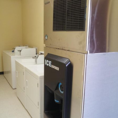 Pearsall Inn And Suites Extérieur photo