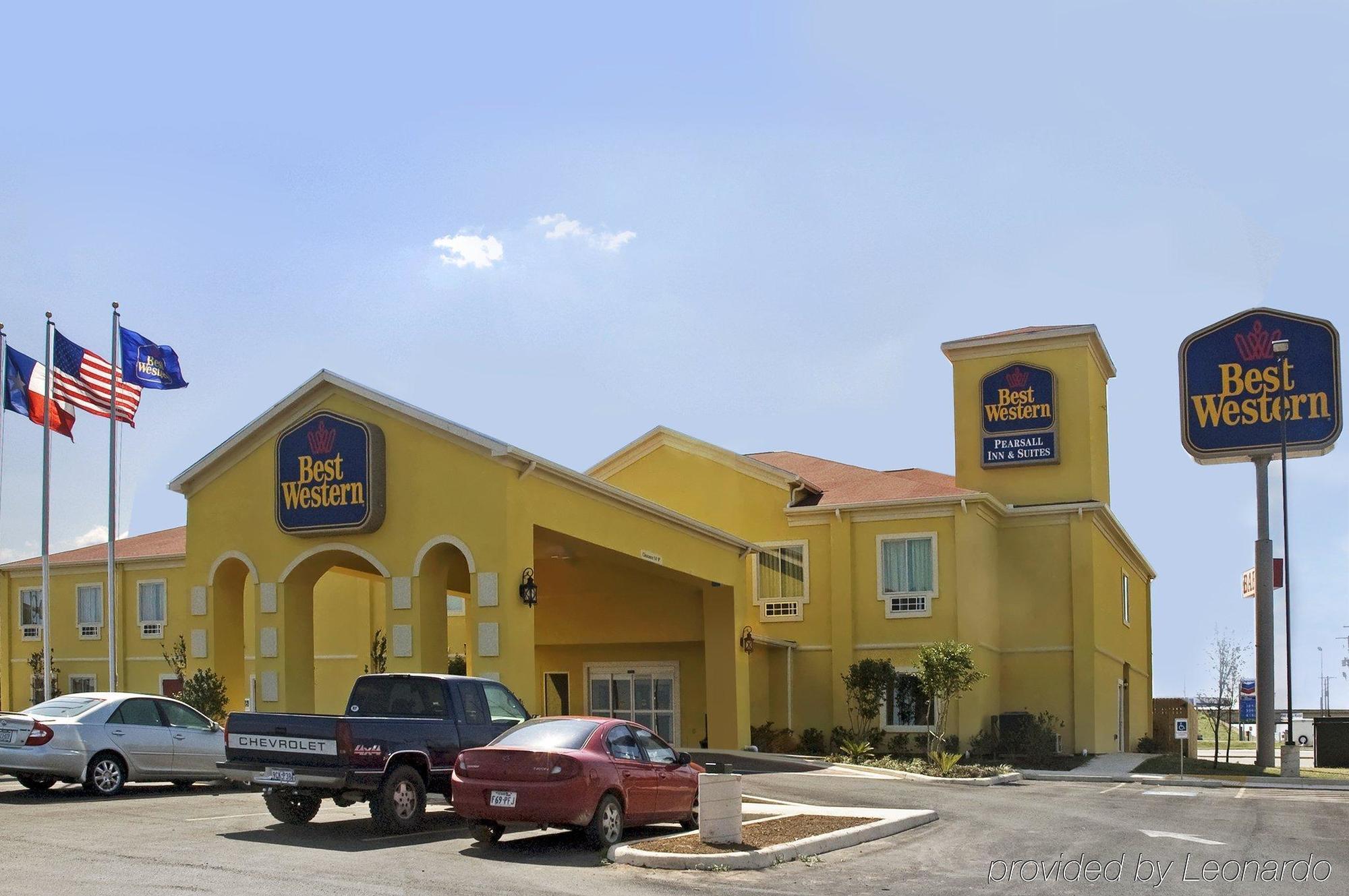 Pearsall Inn And Suites Extérieur photo