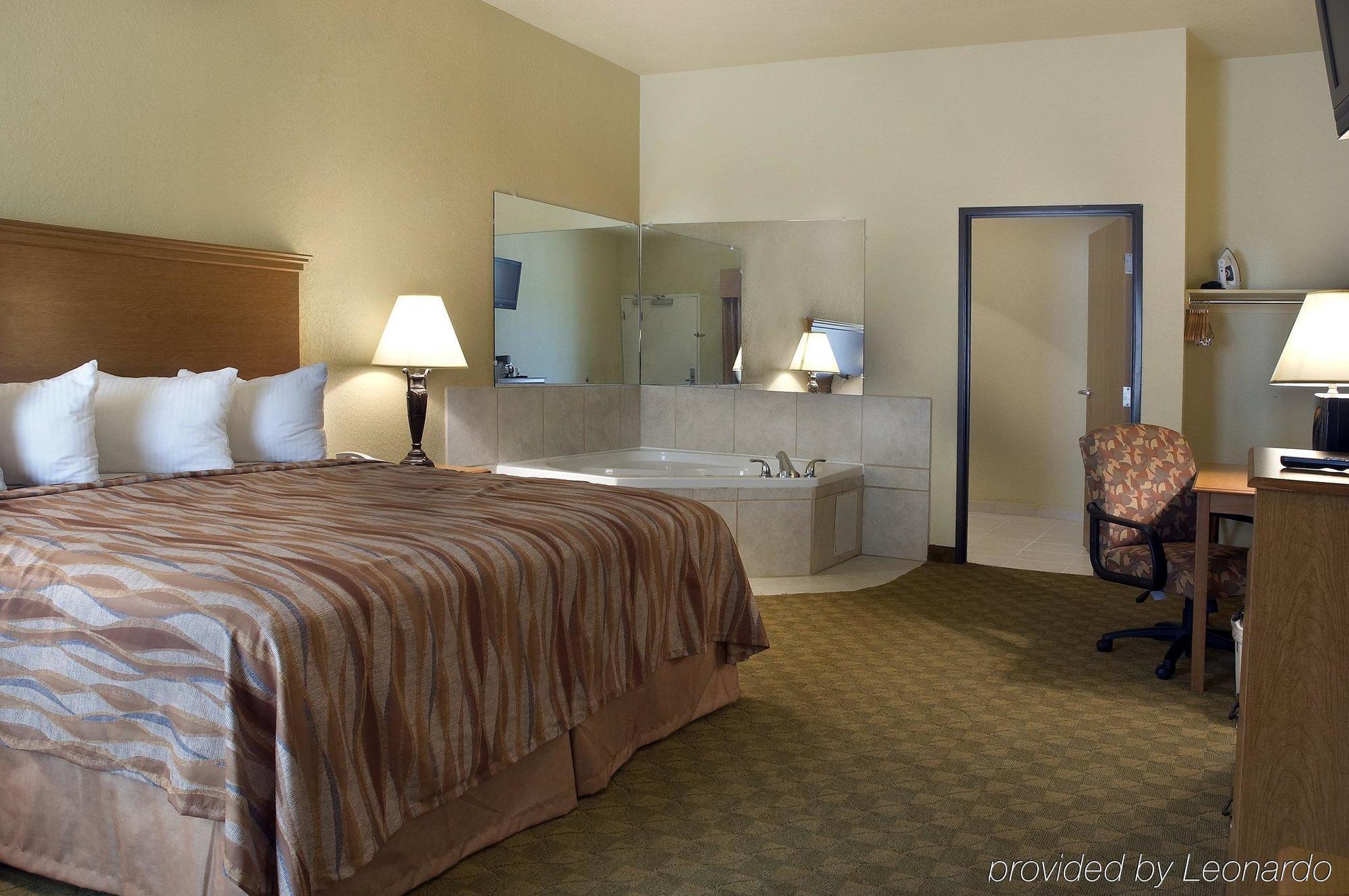 Pearsall Inn And Suites Chambre photo