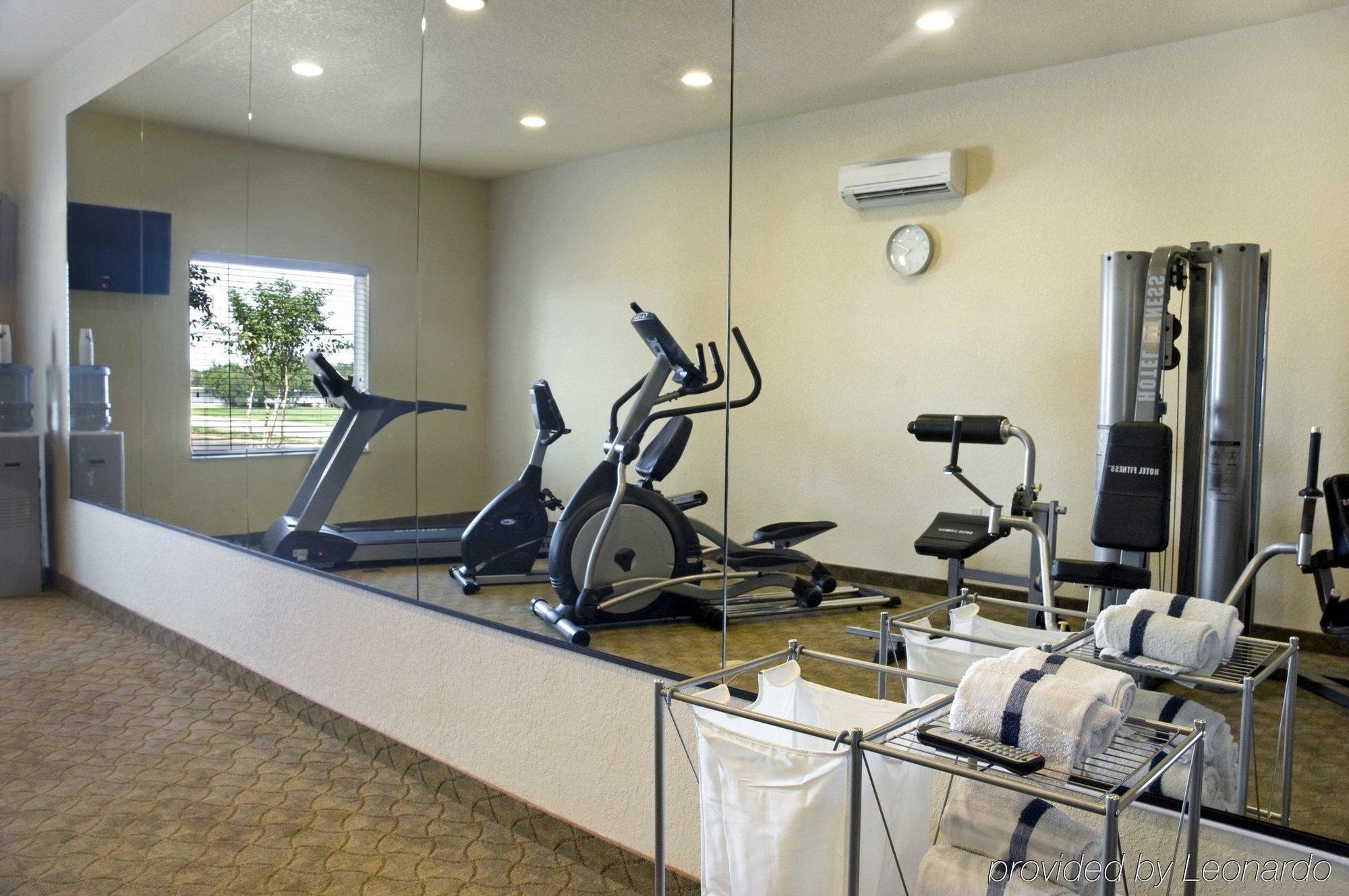 Pearsall Inn And Suites Facilités photo