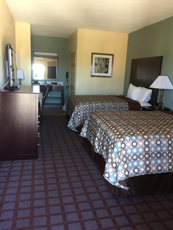 Pearsall Inn And Suites Extérieur photo