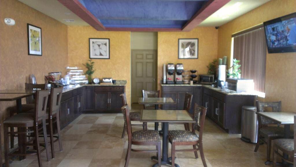 Pearsall Inn And Suites Extérieur photo