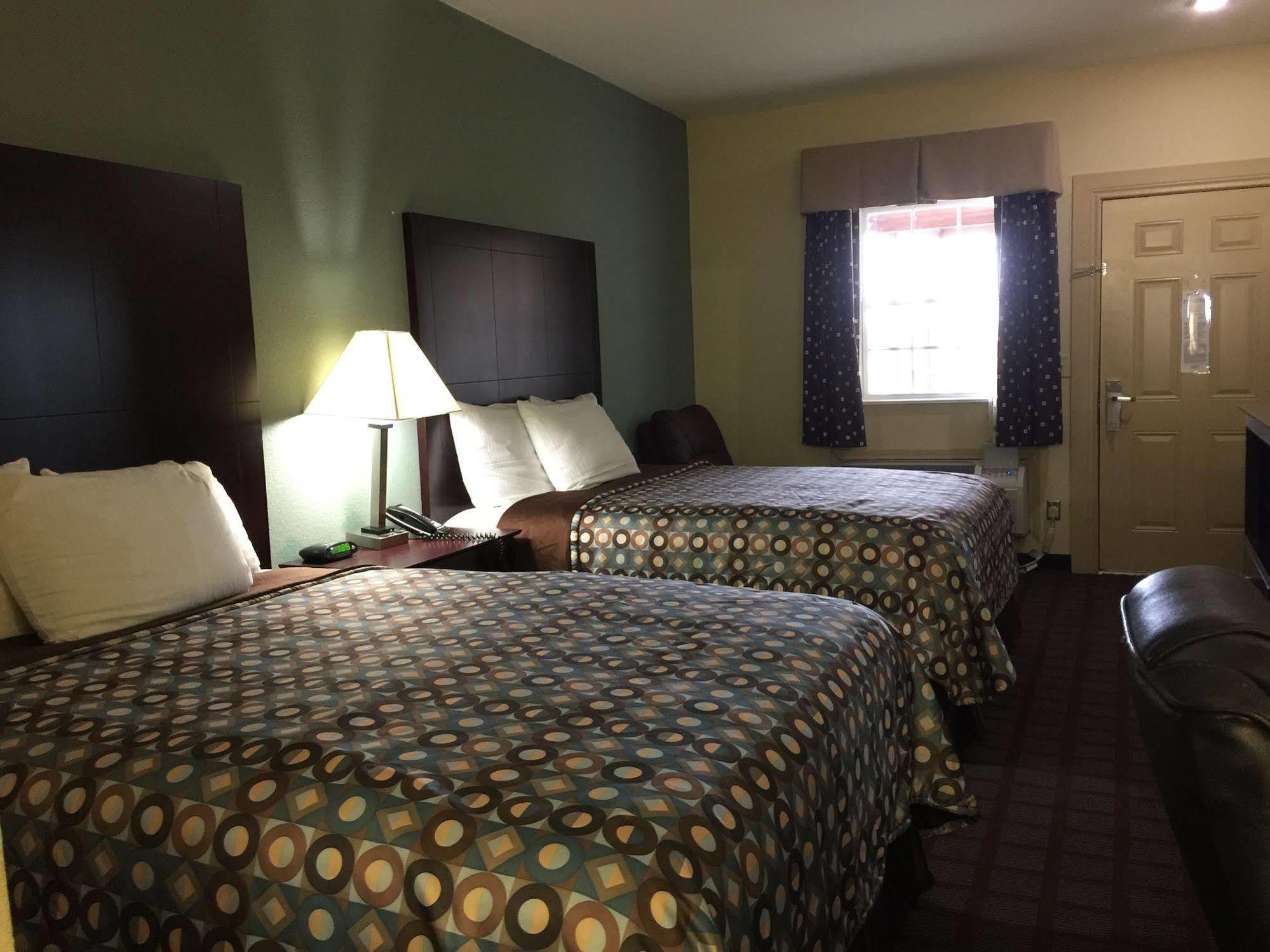 Pearsall Inn And Suites Extérieur photo
