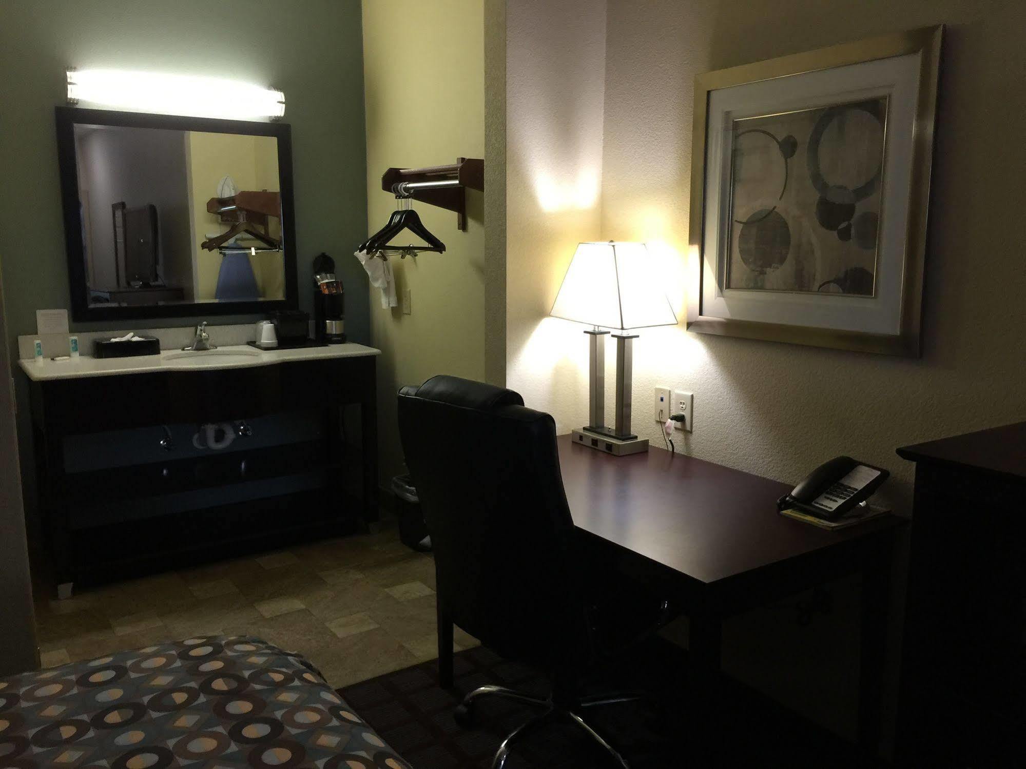 Pearsall Inn And Suites Extérieur photo