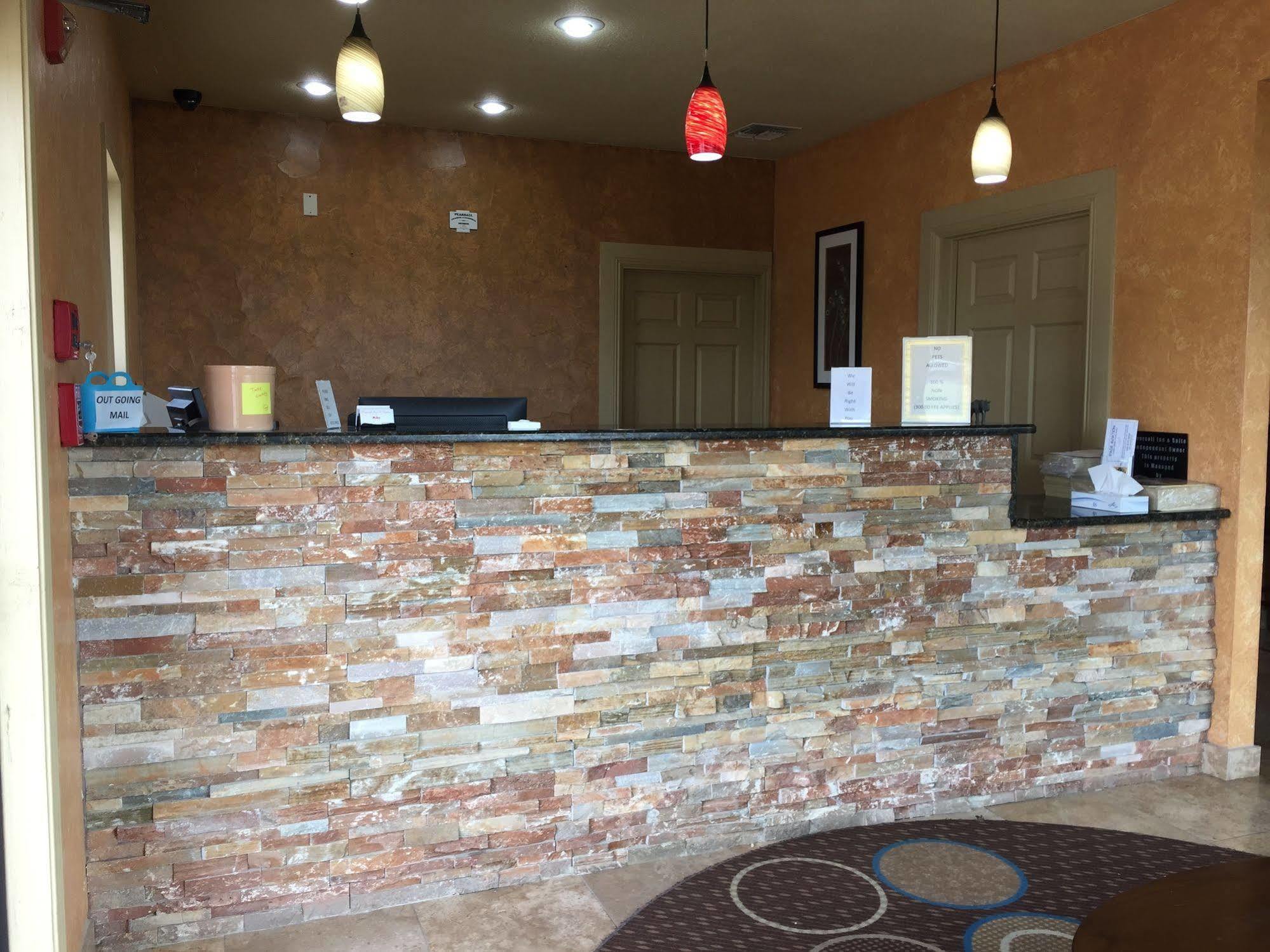 Pearsall Inn And Suites Extérieur photo
