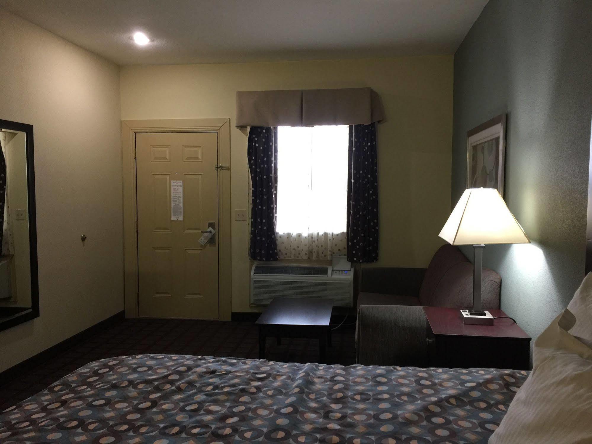 Pearsall Inn And Suites Extérieur photo