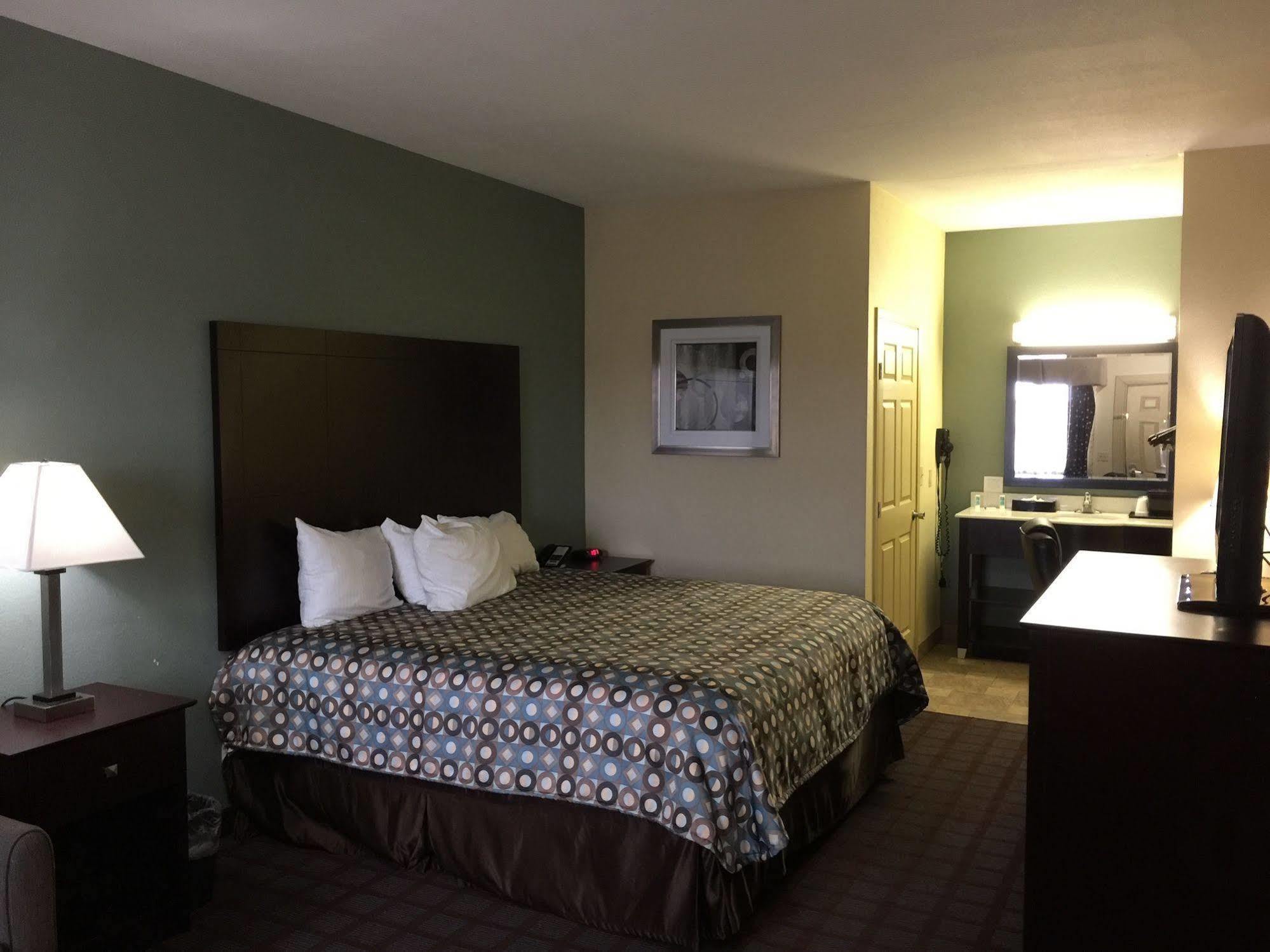 Pearsall Inn And Suites Extérieur photo