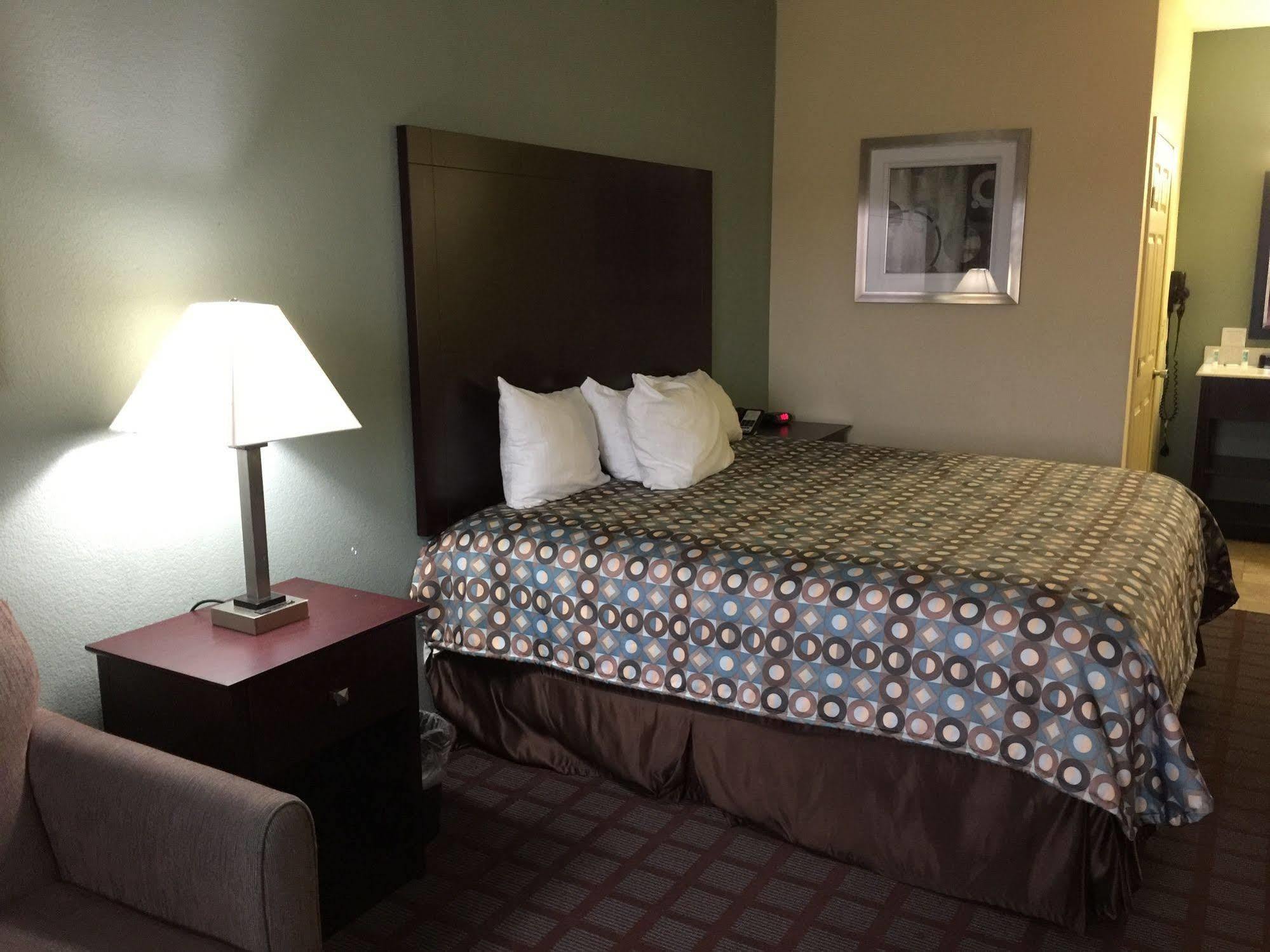 Pearsall Inn And Suites Extérieur photo