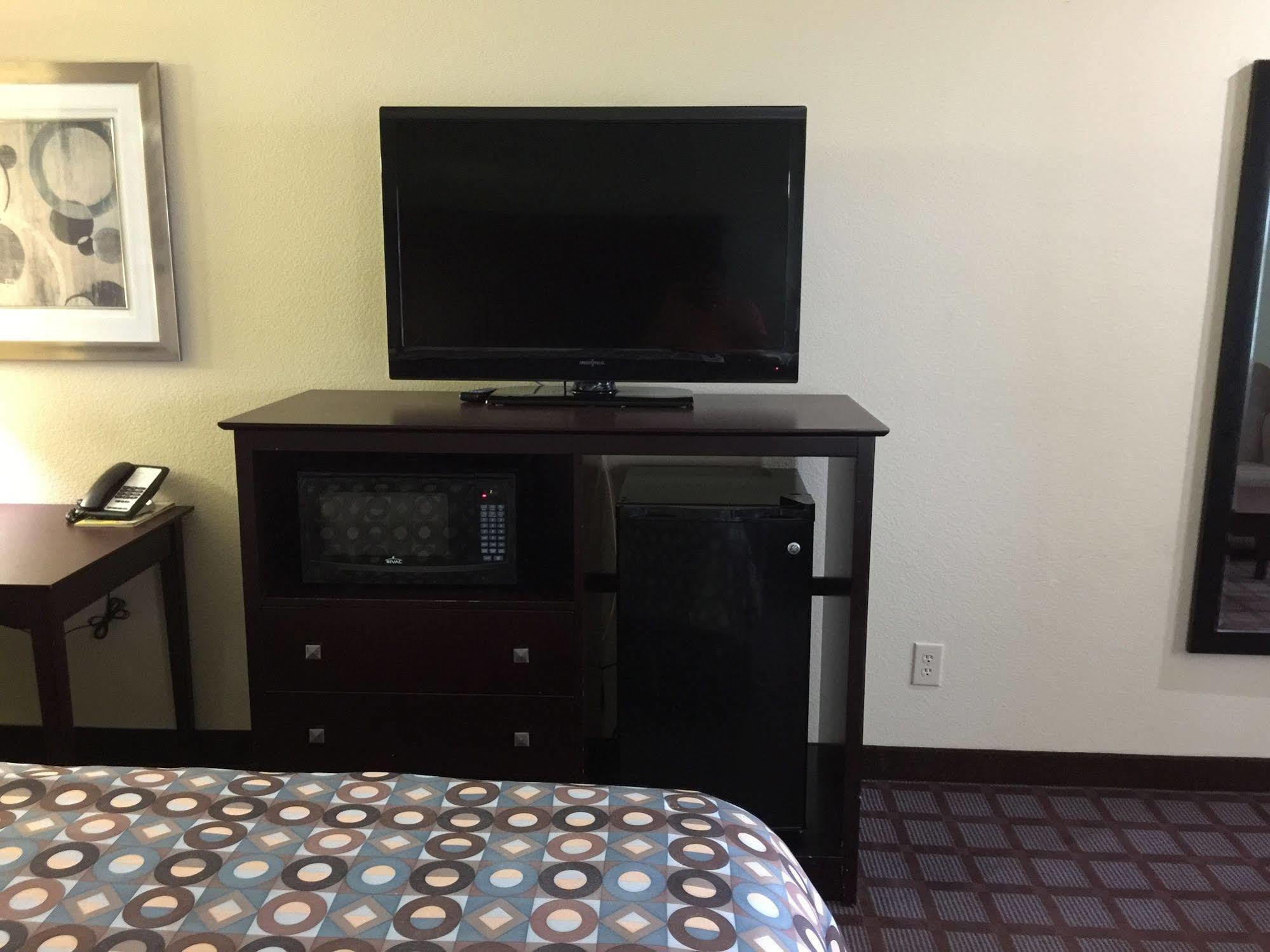 Pearsall Inn And Suites Extérieur photo