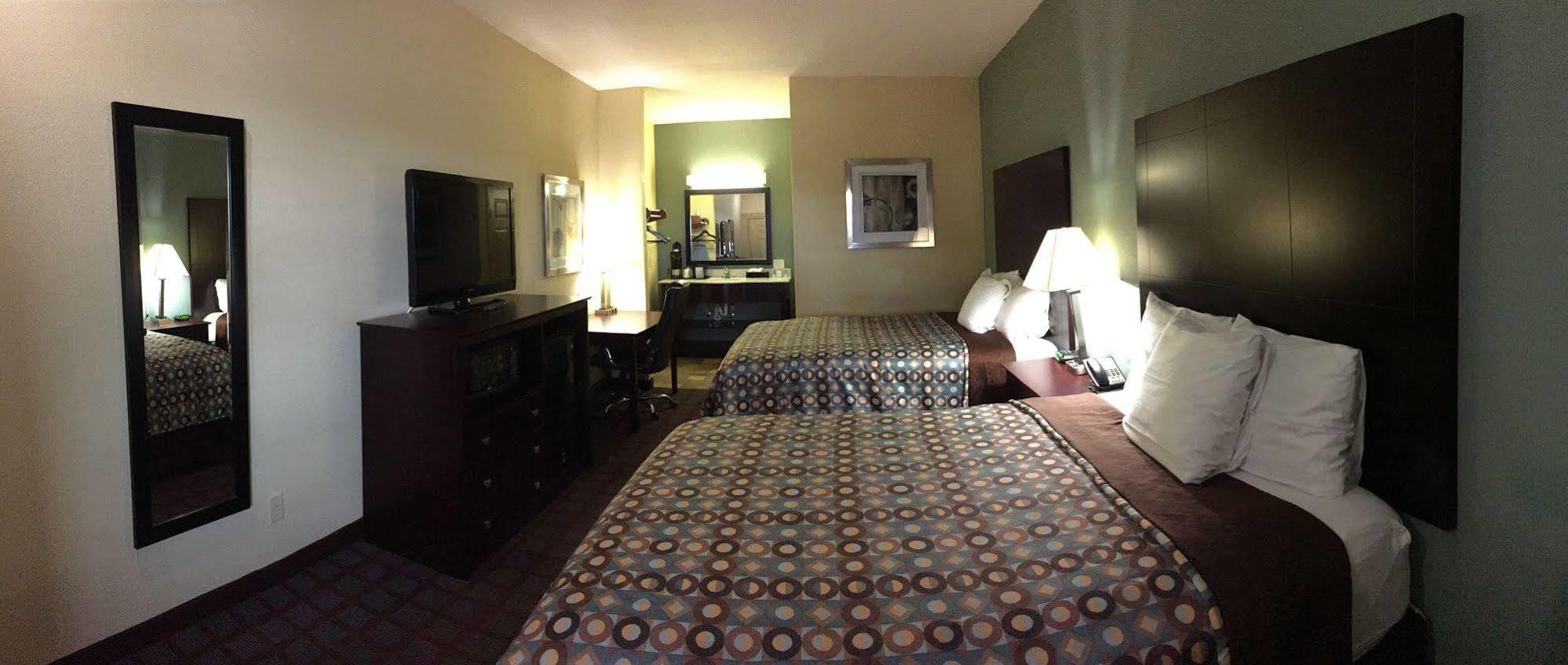 Pearsall Inn And Suites Extérieur photo