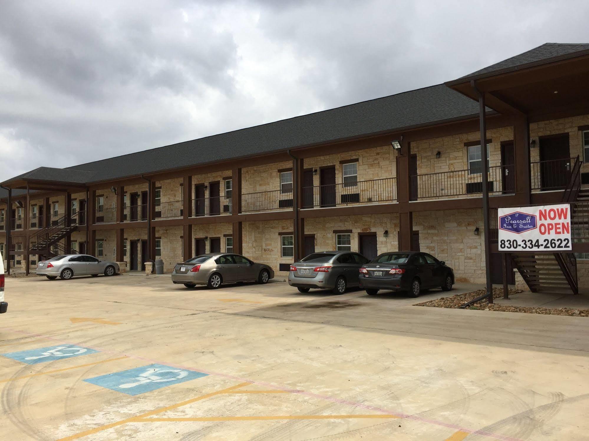 Pearsall Inn And Suites Extérieur photo
