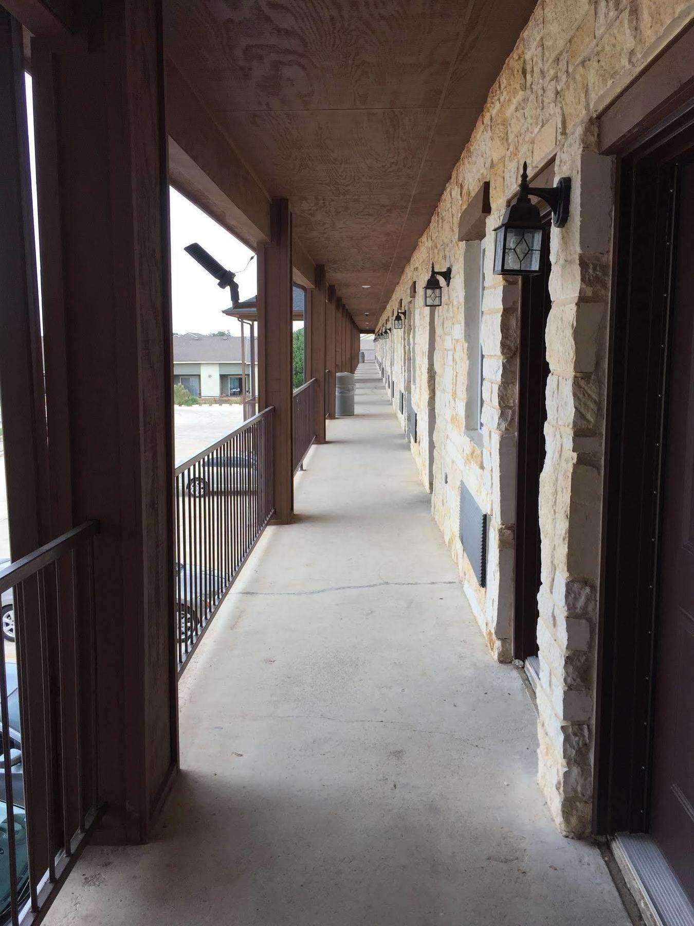 Pearsall Inn And Suites Extérieur photo