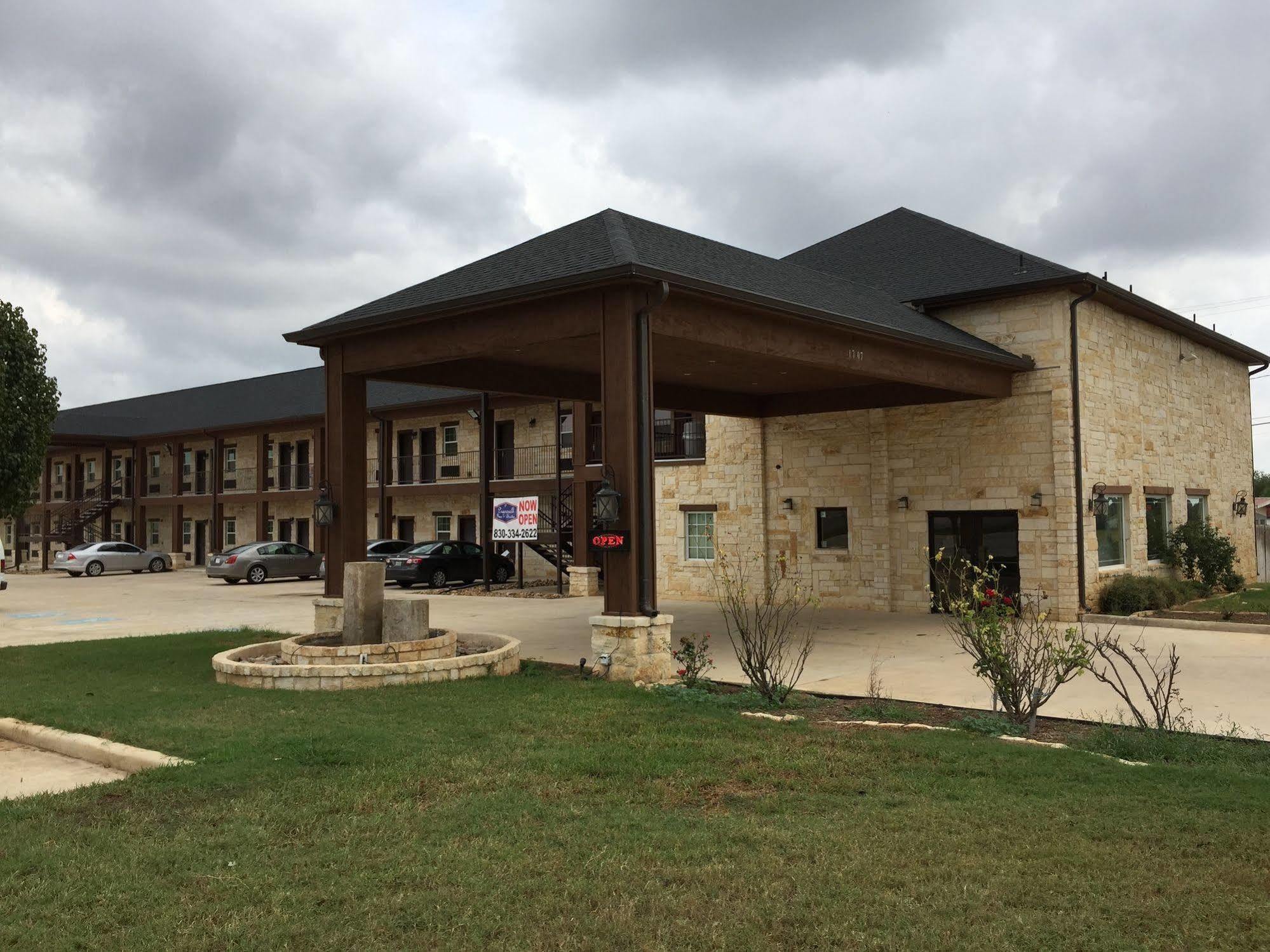 Pearsall Inn And Suites Extérieur photo
