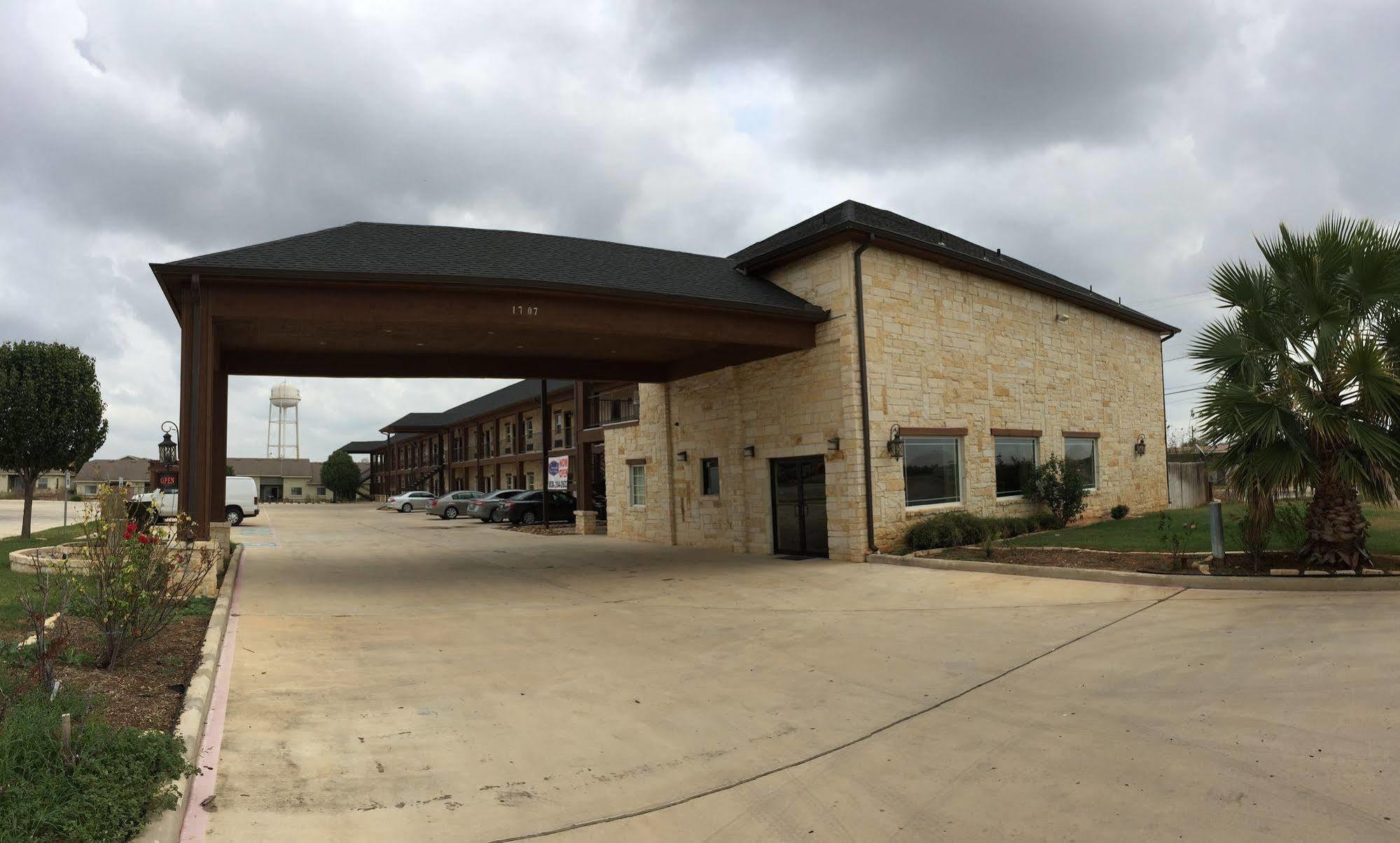 Pearsall Inn And Suites Extérieur photo